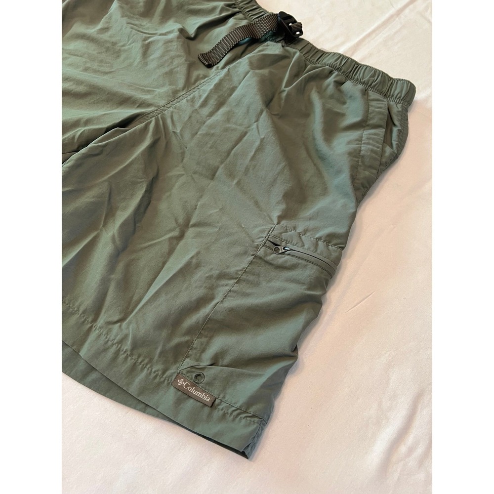 Columbia Cargo Shorts men's medium (2590)